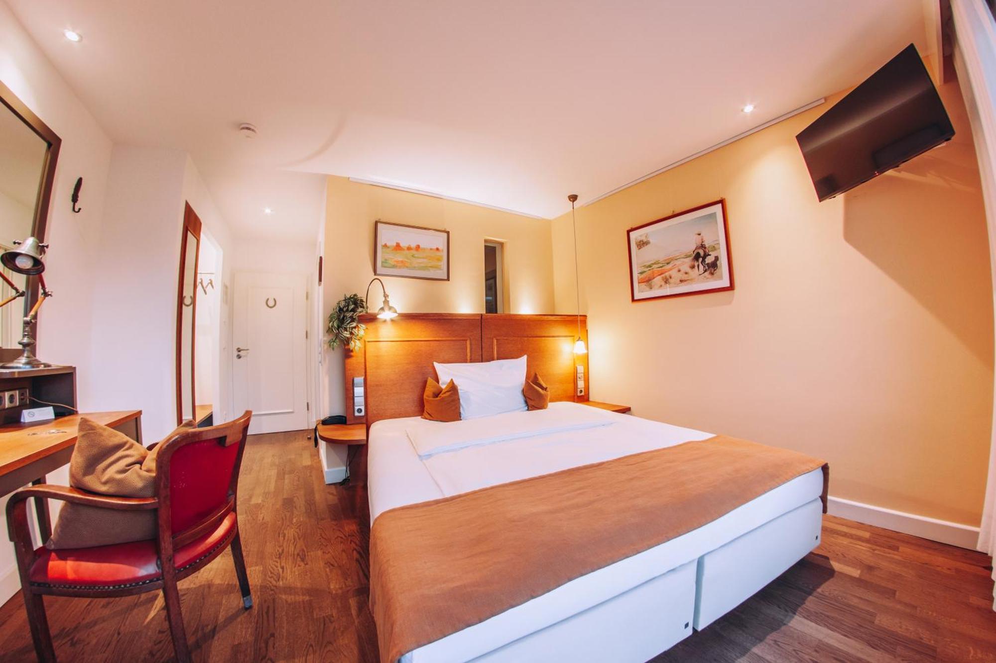Hotel Zum Ochsen Oberstenfeld ภายนอก รูปภาพ