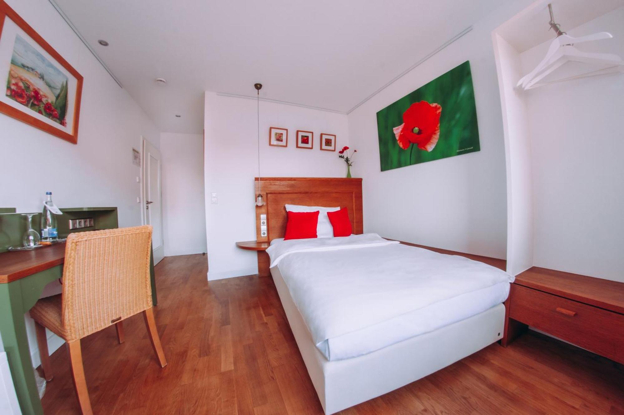 Hotel Zum Ochsen Oberstenfeld ภายนอก รูปภาพ