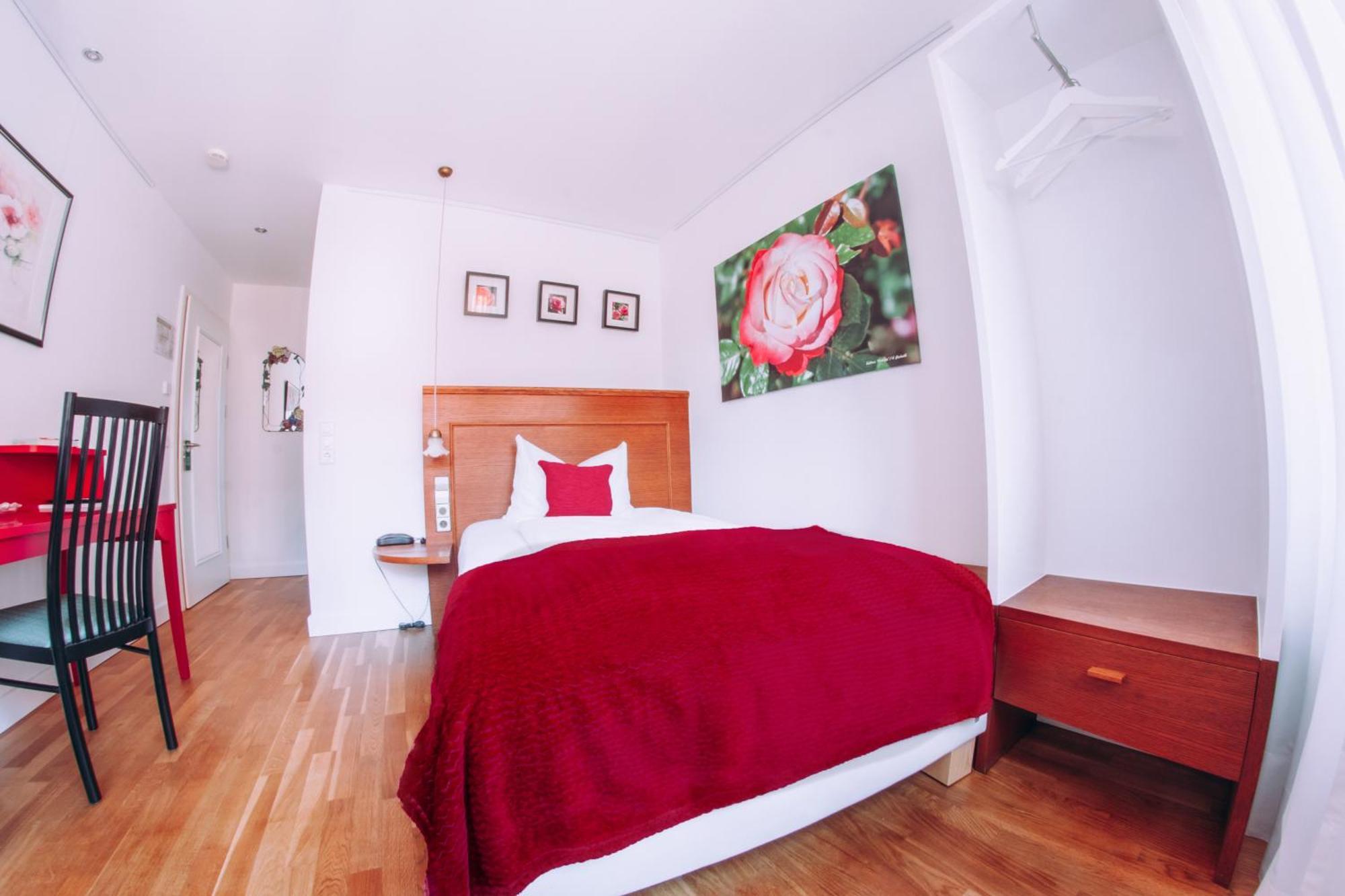 Hotel Zum Ochsen Oberstenfeld ภายนอก รูปภาพ